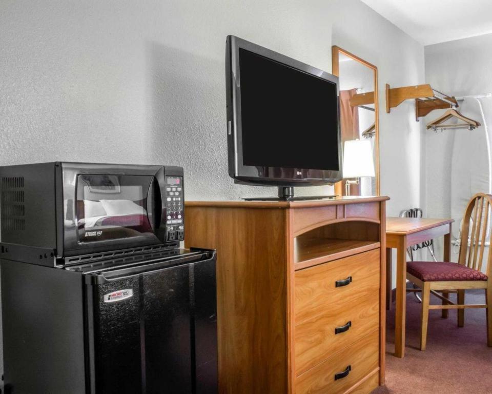 איתקה Econo Lodge מראה חיצוני תמונה