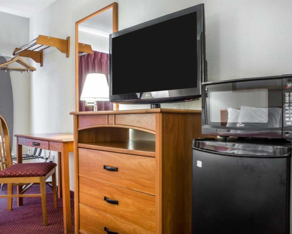 איתקה Econo Lodge מראה חיצוני תמונה